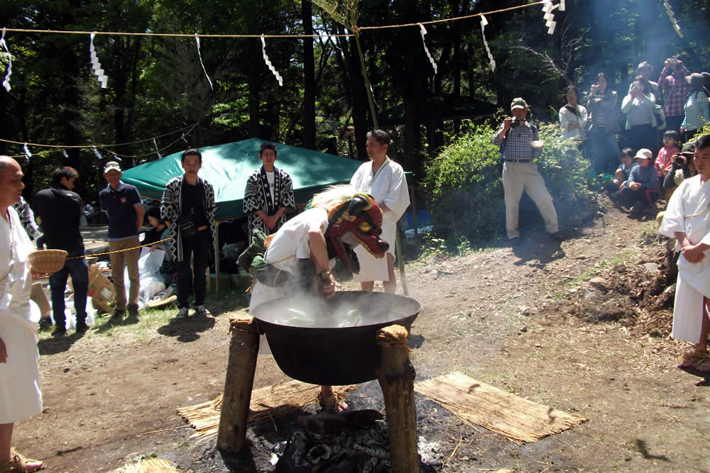 公時神社 釜舞