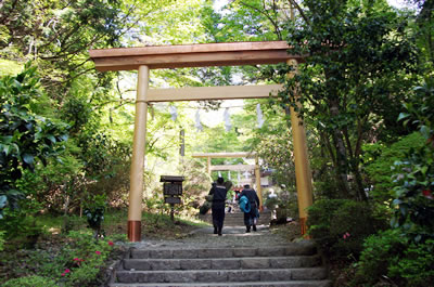 公時神社　参道